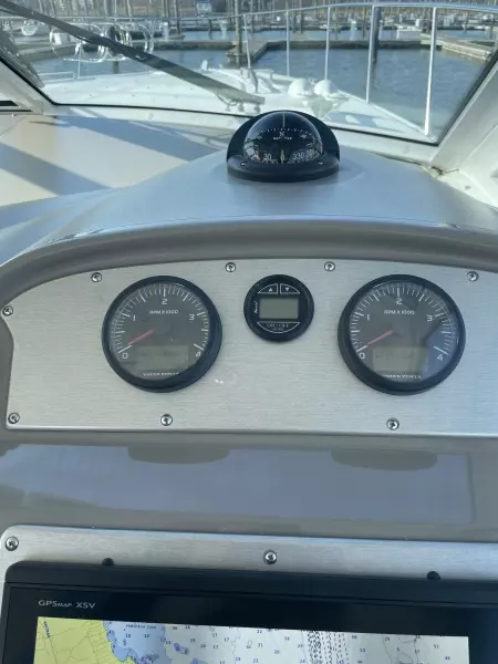 2008 Cruisers Yachts 390 Sport Coupe