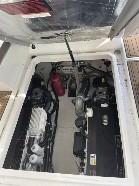 2008 Cruisers Yachts 390 Sport Coupe