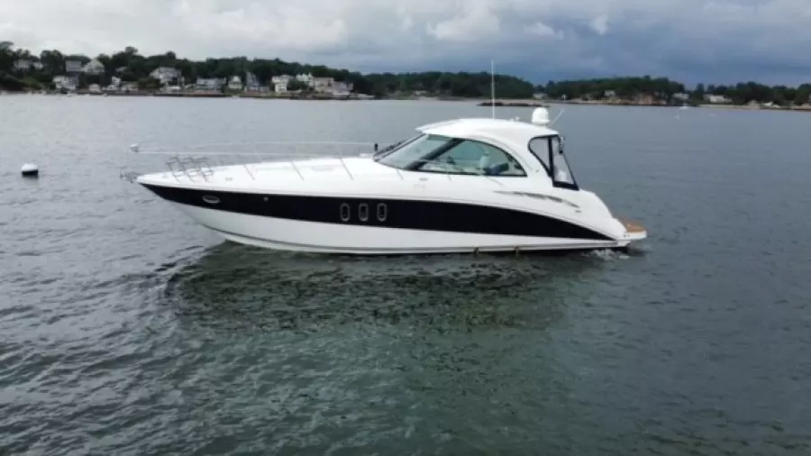 2008 Cruisers Yachts 390 Sport Coupe