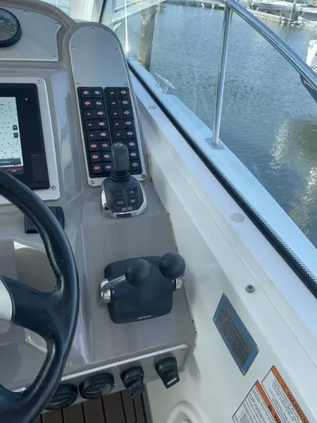 2008 Cruisers Yachts 390 Sport Coupe