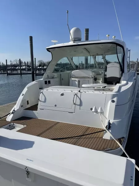 2008 Cruisers Yachts 390 Sport Coupe