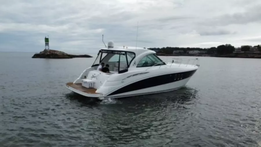 2008 Cruisers Yachts 390 Sport Coupe