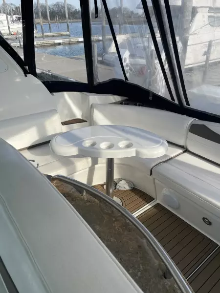 2008 Cruisers Yachts 390 Sport Coupe