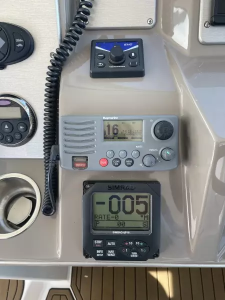 2008 Cruisers Yachts 390 Sport Coupe