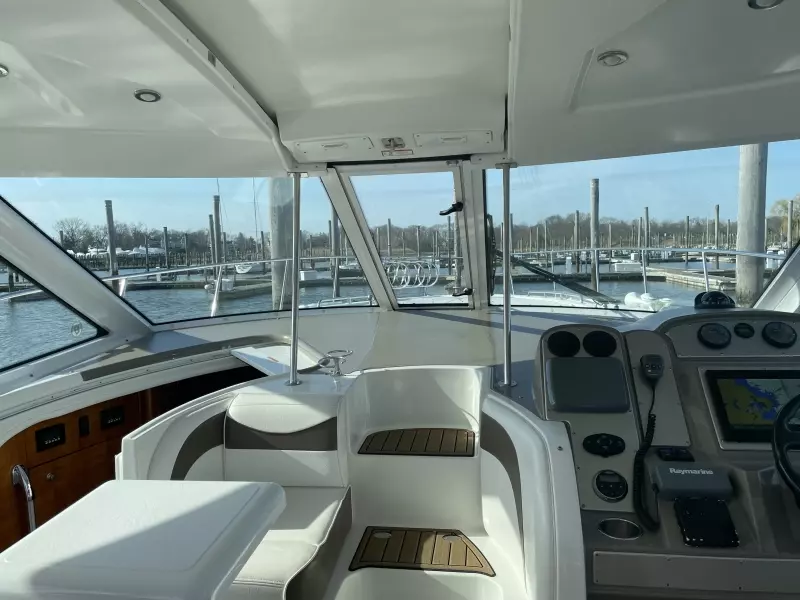 2008 Cruisers Yachts 390 Sport Coupe
