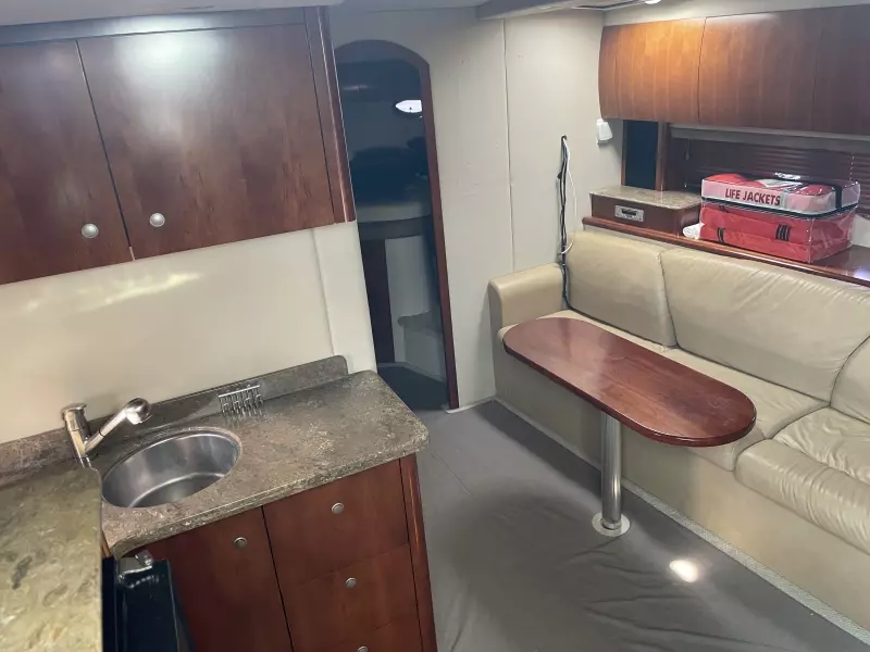 2008 Cruisers Yachts 390 Sport Coupe