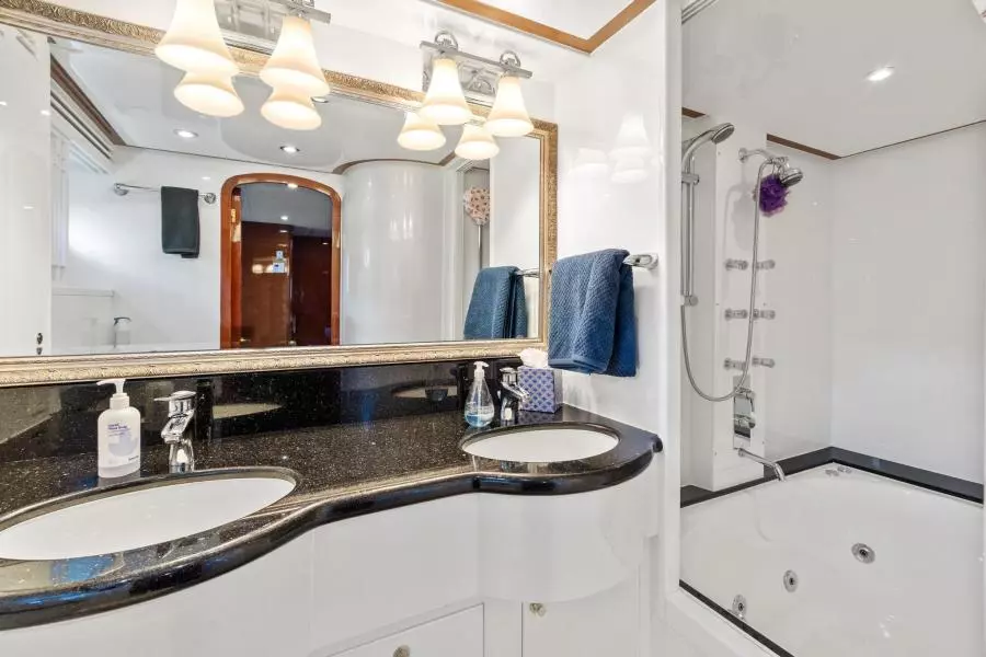 2006 Jefferson Starship Pilothouse