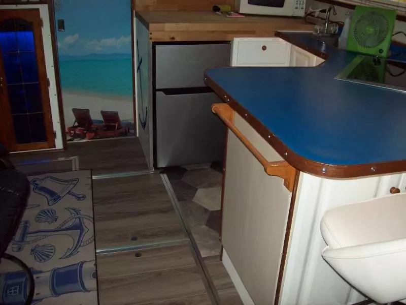 17 Under The Wire 1979 Chris Craft Catalina Refrigerator