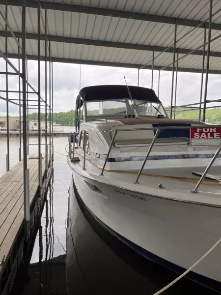 6 Under The Wire 1979 Chris Craft Catalina Front Seat 