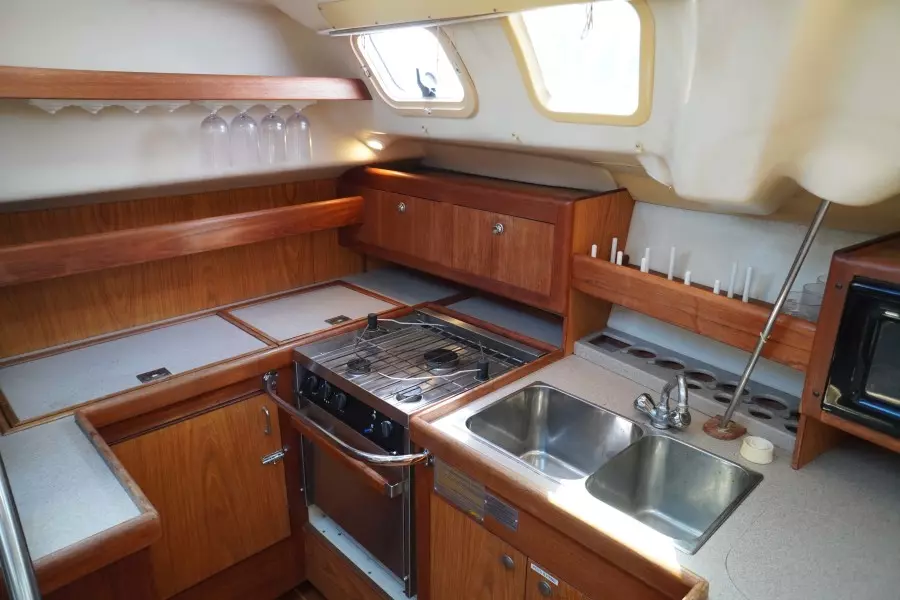 2000 Hunter Passage 420