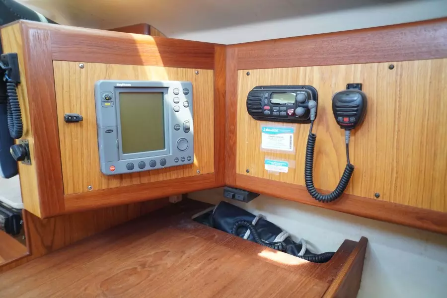 2000 Hunter Passage 420