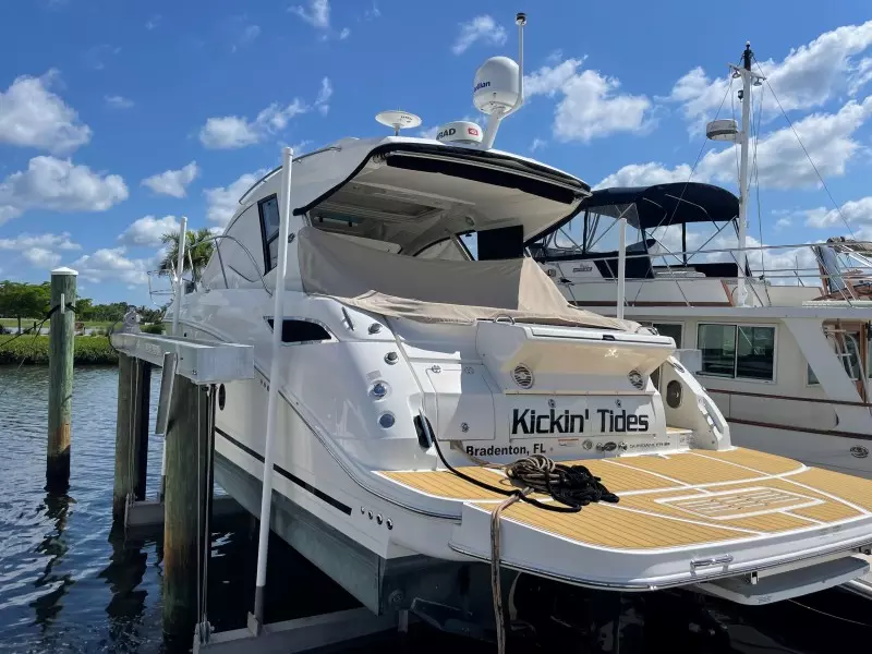 2018 35 Sea Ray Sundancer 350 Kickin Tides Stern