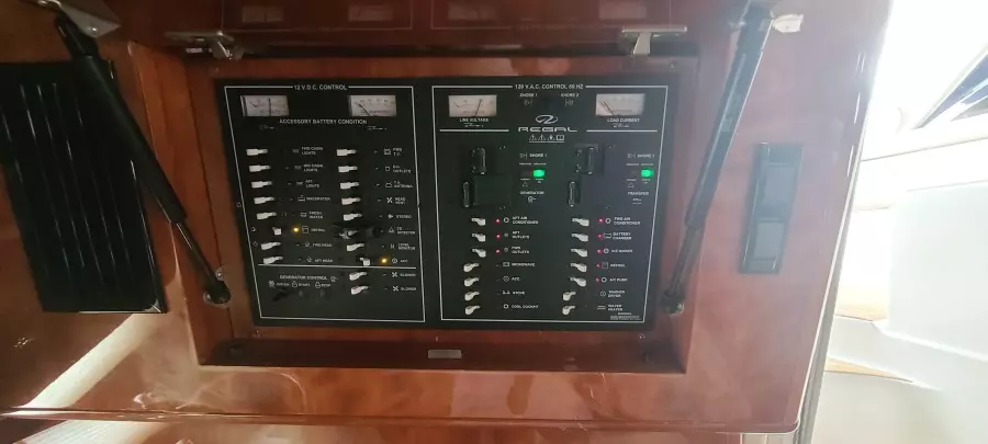 2007 Regal 4460 Commodore