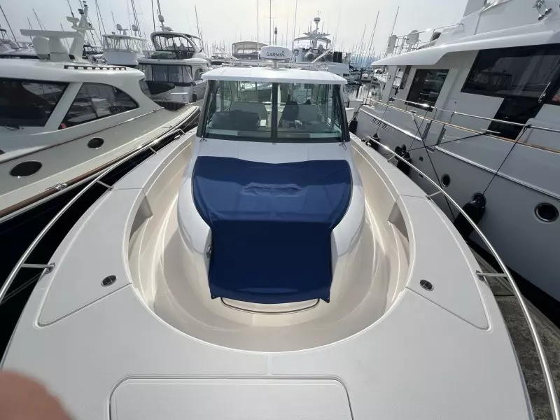 2016 Tiara 44 Express Coupe 