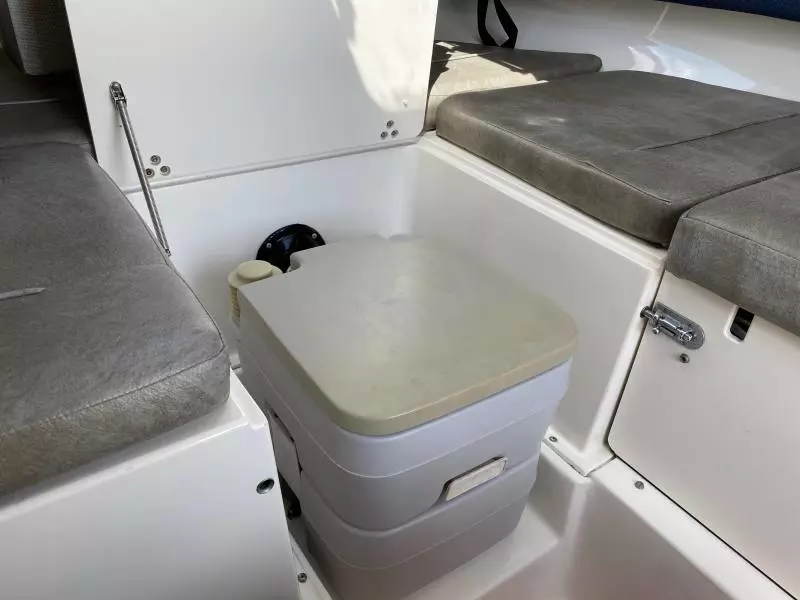 1998 Boston Whaler Conquest