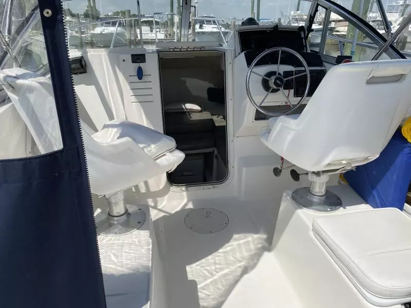 1998 Boston Whaler Conquest