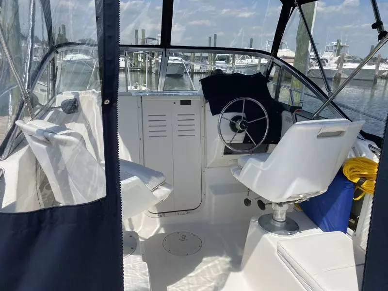 1998 Boston Whaler Conquest