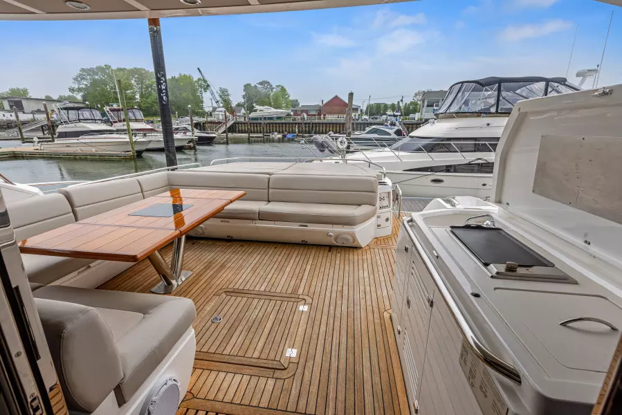 2015 Sunseeker Predator 68