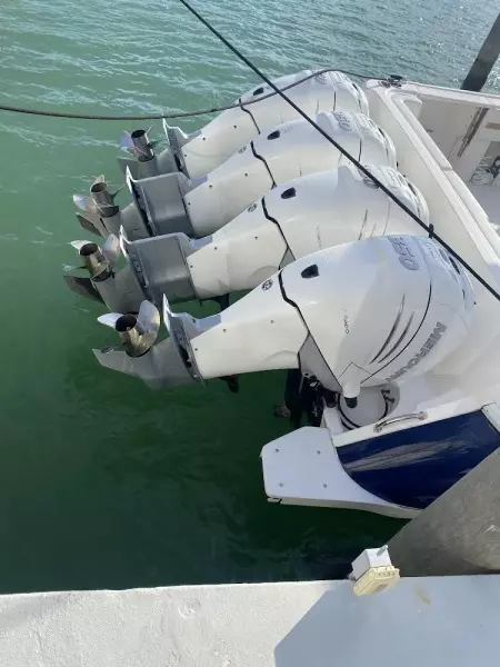 2019 Intrepid 475 Sport Yacht