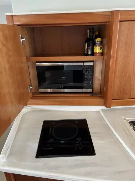 2019 Intrepid 475 Sport Yacht