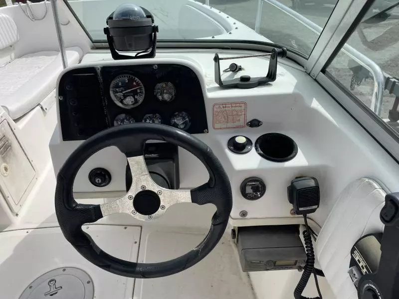 1998 Boston Whaler Ventura