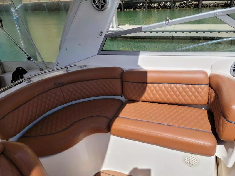 2005 Rinker Fiesta Vee 342