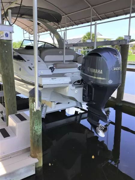 2019 Crownline E275XS