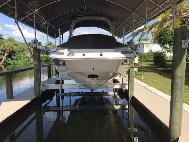 2019 Crownline E275XS
