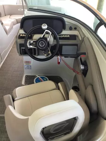 2019 Crownline E275XS