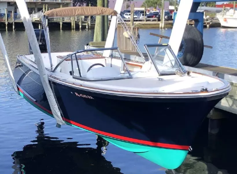 2016 Vanquish 26 Runabout