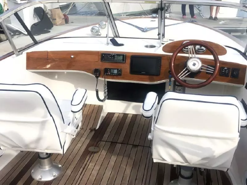 2016 Vanquish 26 Runabout