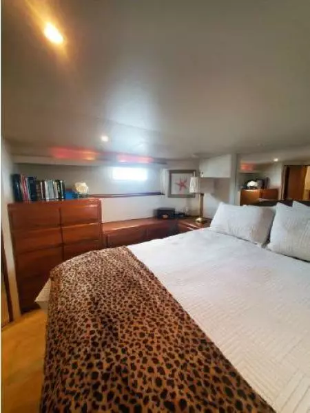 1998 Viking 60 Sport Motor Yacht