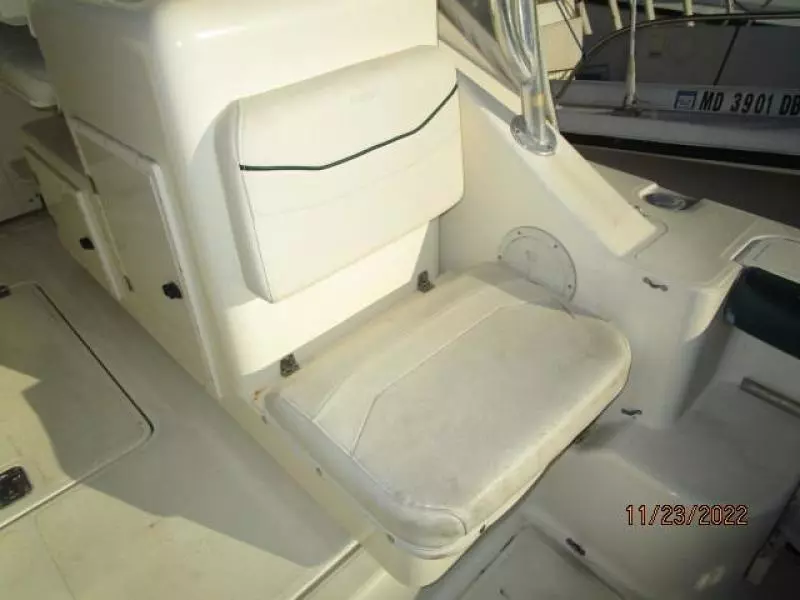 30' Pursuit cockpit seating