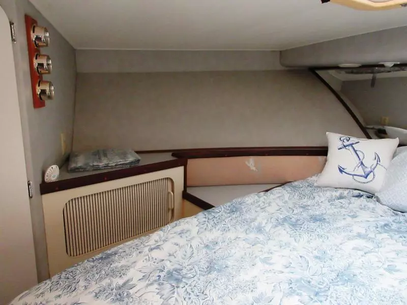 1990 Hatteras 38 Convertible