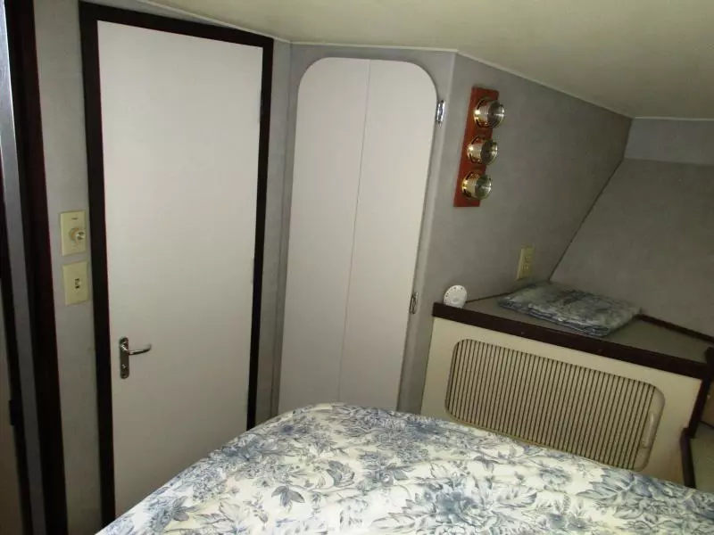 1990 Hatteras 38 Convertible