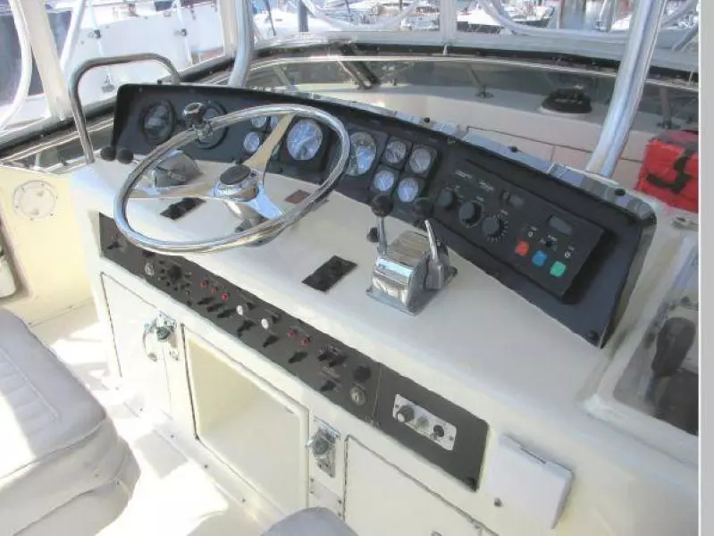 1990 Hatteras 38 Convertible
