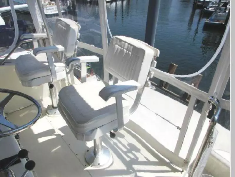 1990 Hatteras 38 Convertible