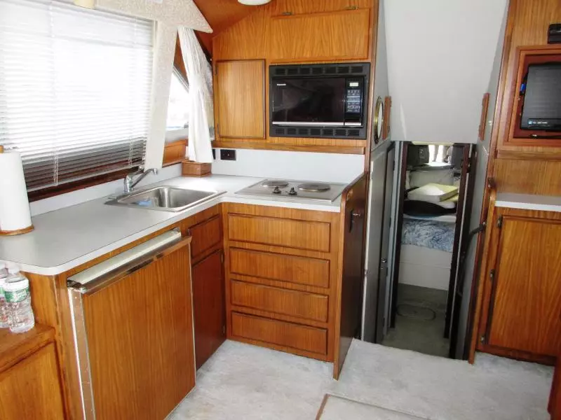 1990 Hatteras 38 Convertible