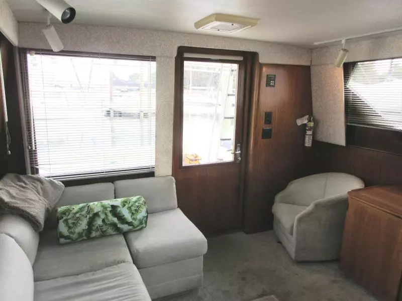 1990 Hatteras 38 Convertible