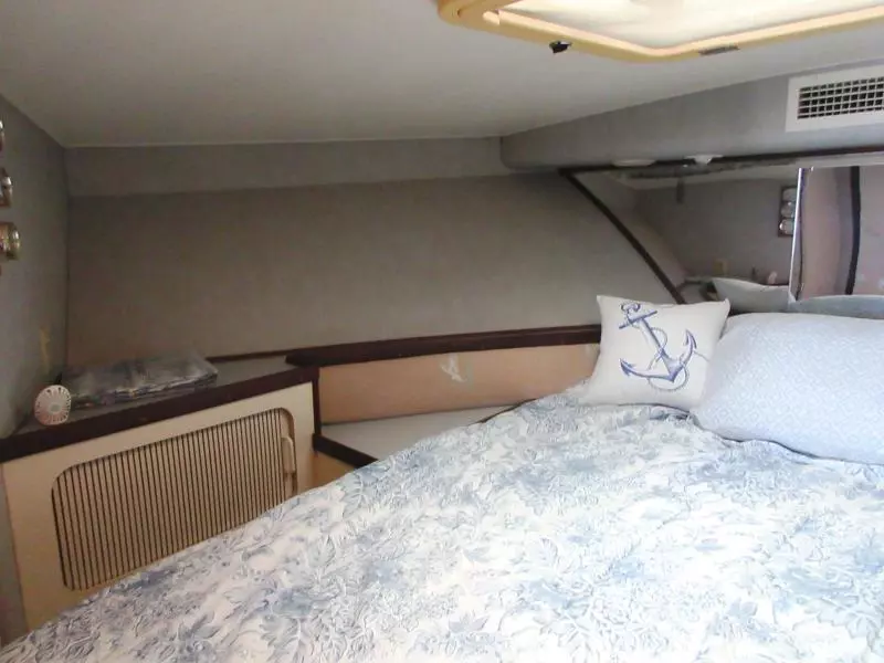 1990 Hatteras 38 Convertible