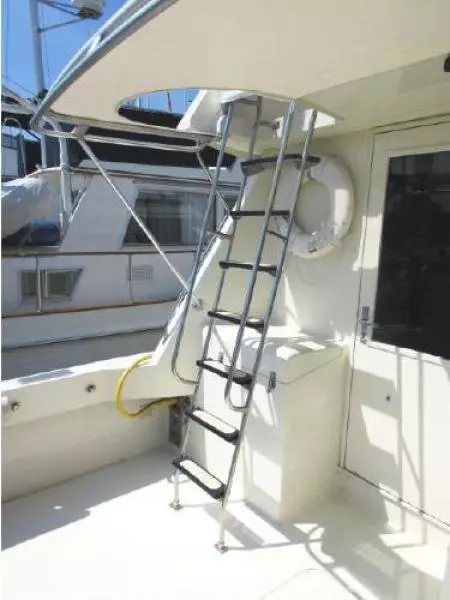 1990 Hatteras 38 Convertible