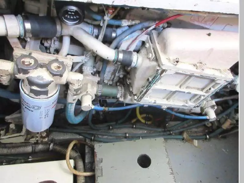 1990 Hatteras 38 Convertible