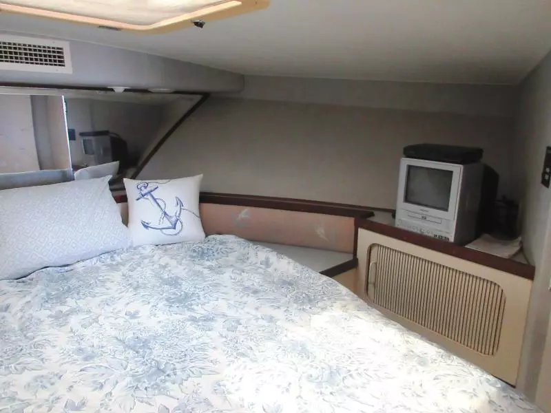 1990 Hatteras 38 Convertible