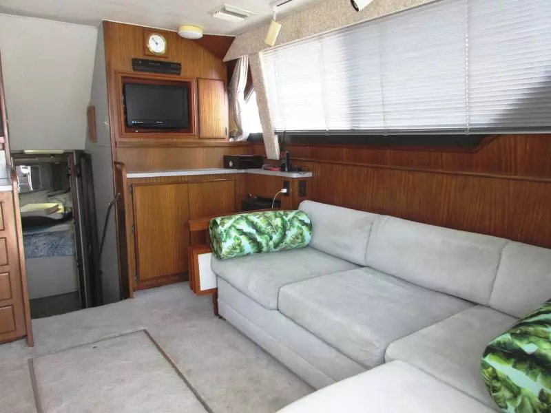 1990 Hatteras 38 Convertible