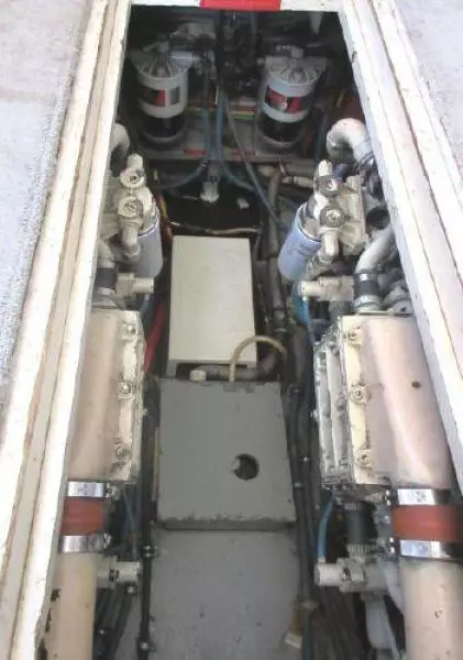 1990 Hatteras 38 Convertible