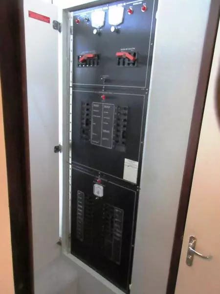 1990 Hatteras 38 Convertible