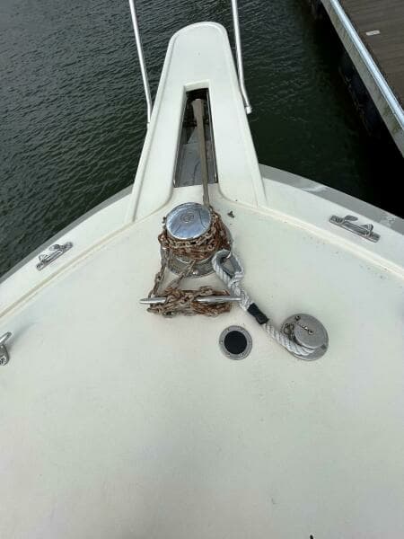 Foredeck ground tackle