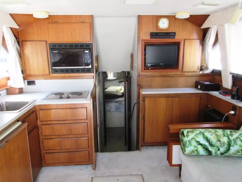 1990 Hatteras 38 Convertible