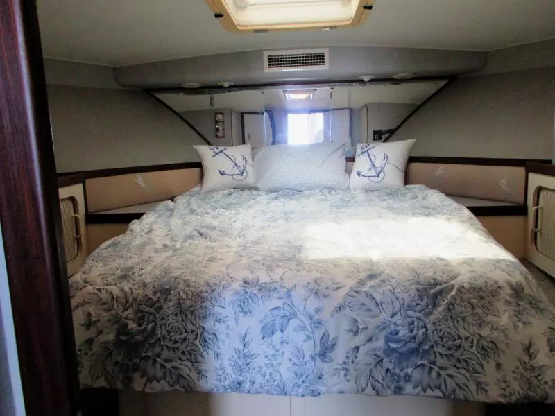 1990 Hatteras 38 Convertible