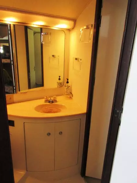 1990 Hatteras 38 Convertible